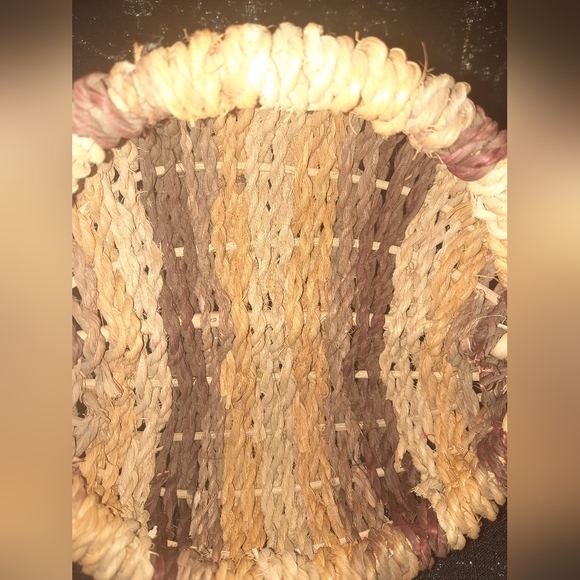 Woven butt egg basket - Picture 3 of 5